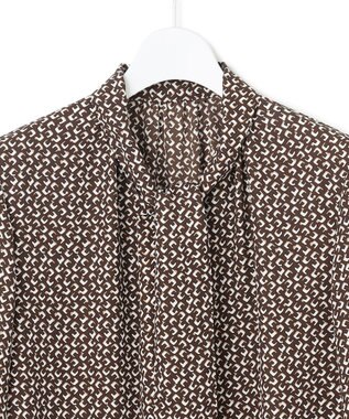 23区 【洗える】モダンジオメトリックプリント ブラウス ダークブラウン系