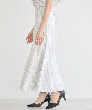 earth music&ecology 裾フレアチェックスカート Off White