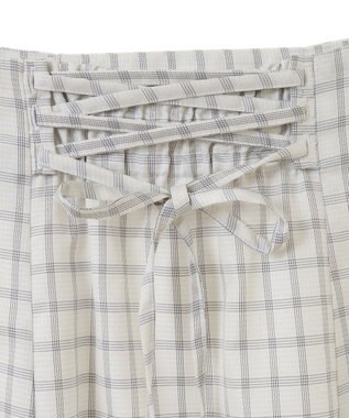 earth music&ecology 裾フレアチェックスカート Off White