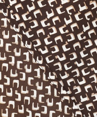 23区 【洗える】モダンジオメトリックプリント ブラウス ダークブラウン系