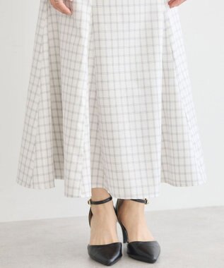 earth music&ecology 裾フレアチェックスカート Off White