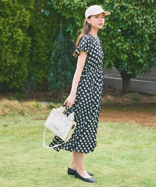 TOCCA 【WEB＆一部店舗限定】DANCING TOCCA SQUARETOTE トートバッグ アイボリー系