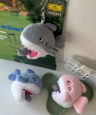 WEGO ふりふりシャークぬいぐるみキーホルダー ブルー