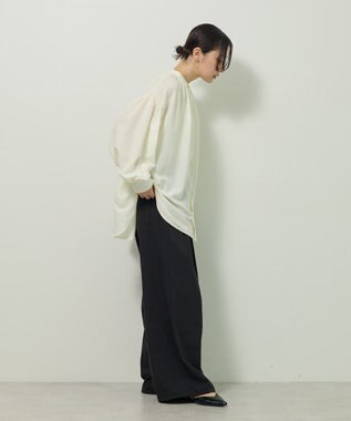 Green Parks ｅａｓｅ　ｂｌｕｅ．バックシャーリングブラウス Off White