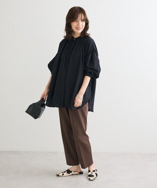 Green Parks ｅａｓｅ　ｂｌｕｅ．バックシャーリングブラウス Black