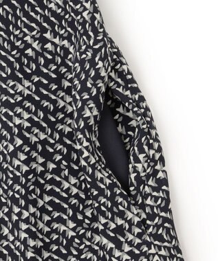 23区 【吸水速乾/UVケア/防シワ性】シャドージオメトリックプリント ワンピース ネイビー系