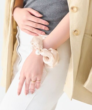 Phoebe ボリューミーシアーシュシュ　ベージュ/パール/大ぶり ベージュ