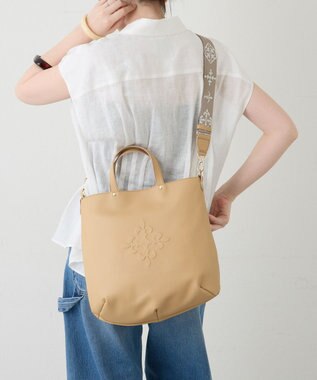 russet 《トートバッグ人気NO.1モデル》スリム2WAYトートバッグ <エンボスモノグラム>(CE-1611) Beige