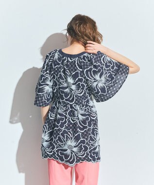 GRACE CONTINENTAL ボタニカルカットワークトップ ネイビー