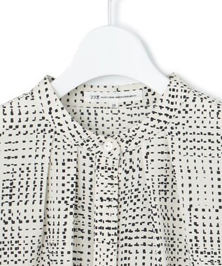 23区 L 【洗える】モノクロトーンプリント ブラウス アイボリー系