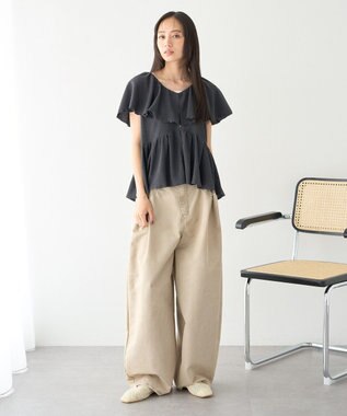 earth music&ecology ラッフルカラーペプラムカットブラウス Charcoal Gray