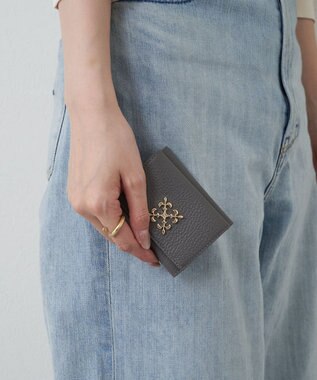 russet 《soeru》モノグラムプレート三つ折りウォレット(SO-397) Gray/PK