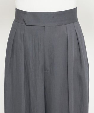 uncrave ドレープツイル ワイドパンツ ブルーグレー（佐藤晴美さん着用）