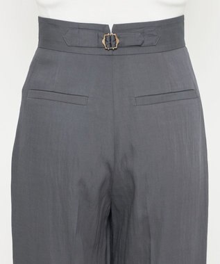 uncrave ドレープツイル ワイドパンツ ブルーグレー（佐藤晴美さん着用）