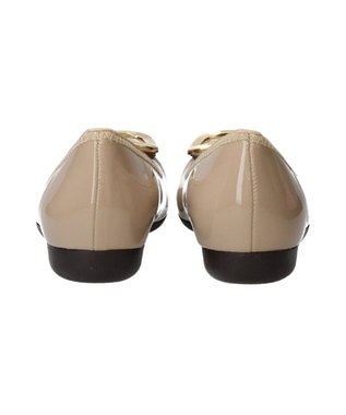 Bridget Birkin 【Bridget Birkin】バックルアクセントレインパンプス ベージュエナメル