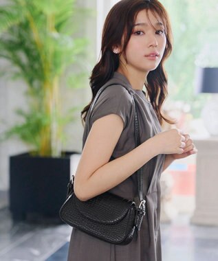 【安田美沙子さん着用・2TYPE肩紐/ショルダー&斜め掛け】フラップミニバッグ