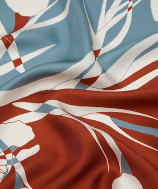 LIBERTY. アイリス スキャッター 70x70 シルク スカーフ ブルーグリーン