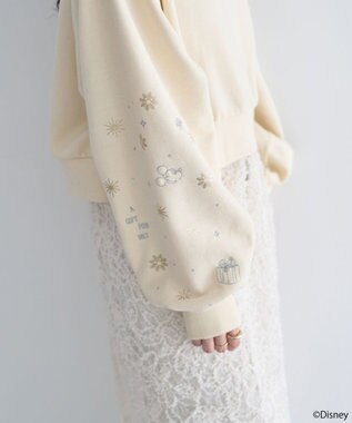 earth music&ecology 【予約】Disney/キラキラモチーフ刺繍オフショルスウェット アイボリー