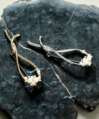 ANY SIS パール調ツイスト ブローチ シルバー