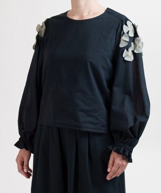 muuc 〈コットン100%強撚糸〉〈遠州織物の工場で織られた上質な生地〉〈清涼感とシアー感〉コットンシフォンドビー 花モチーフ付きブラウス ブラック