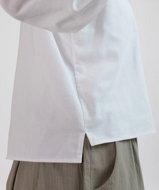 muuc 〈コットン100%強撚糸〉〈遠州織物の工場で織られた上質な生地〉〈清涼感とシアー感〉コットンシフォンドビー 花モチーフ付きブラウス ホワイト