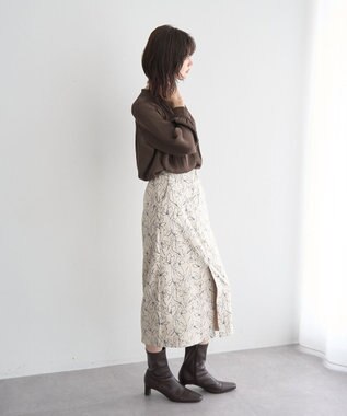 YECCA VECCA ラインフラワー柄フェイクスエードスカート Charcoal Gray