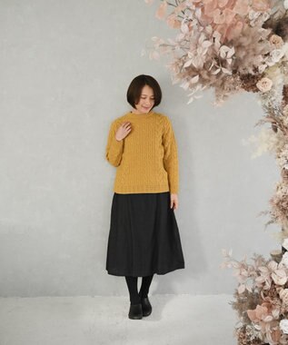muuc 〈希少なエクストラファインラムウール〉ケーブル模様編みニットセーター イエロー