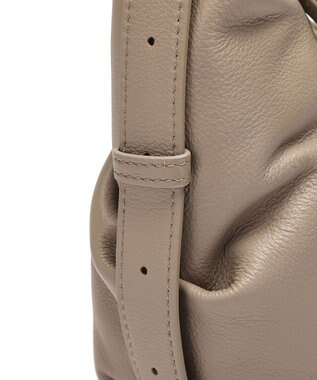 style code 【ペットボトル収納可能】[Lyrss/リルス] 牛革 ショルダーバッグ グレージュ