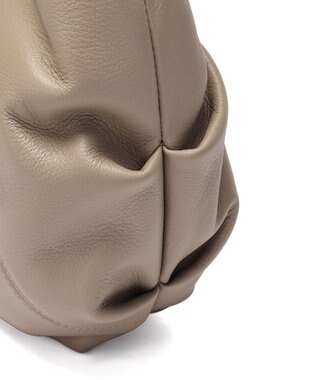 style code 【ペットボトル収納可能】[Lyrss/リルス] 牛革 ショルダーバッグ グレージュ