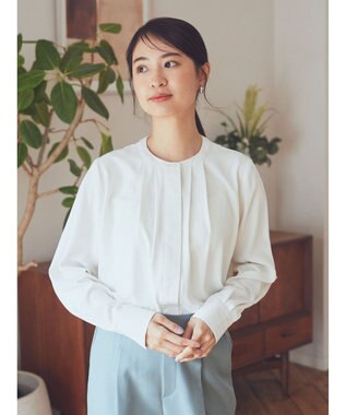 earth music&ecology ノーカラーフロントタックブラウス Off White