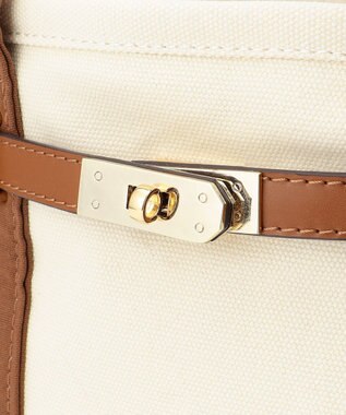 23区 チャーム付き キャンバス トートバッグ ダークブラウン系1