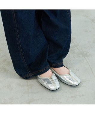 MODE ET JACOMO <carino>スクエアトゥ切り替えデザインフラットパンプス シルバー