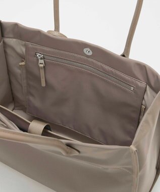 TOPKAPI 【Breath TOPKAPI】PRIM プリム ナイロン スクエア トートバッグ チャーム付き　A4 / 軽量 グレージュ