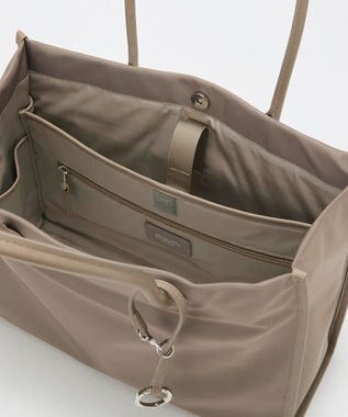 TOPKAPI 【Breath TOPKAPI】PRIM プリム ナイロン スクエア トートバッグ チャーム付き　A4 / 軽量 グレージュ