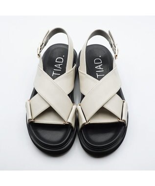 APOM クロスストラップサンダル アイボリー