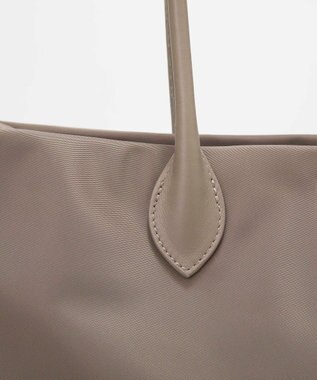 TOPKAPI 【Breath TOPKAPI】PRIM プリム ナイロン スクエア トートバッグ チャーム付き　A4 / 軽量 グレージュ