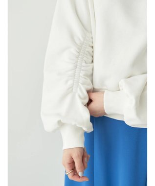 earth music&ecology クルーネック袖シャーリングスウェット White