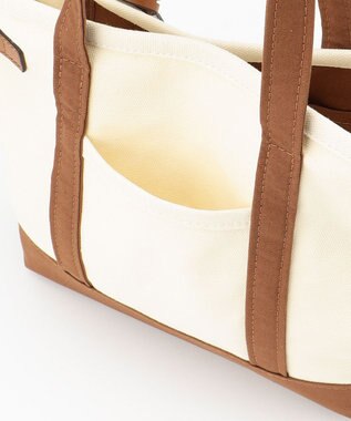 23区 チャーム付き キャンバス トートバッグ ダークブラウン系1