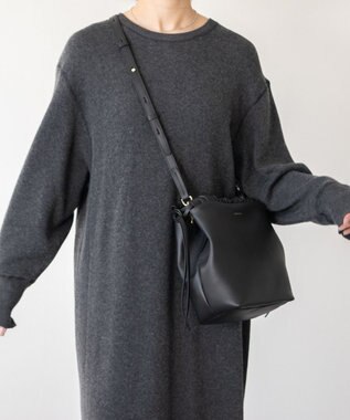 INTER-CHAUSSURES 【LORISTELLA】ソフトレザー巾着バッグ ブラック