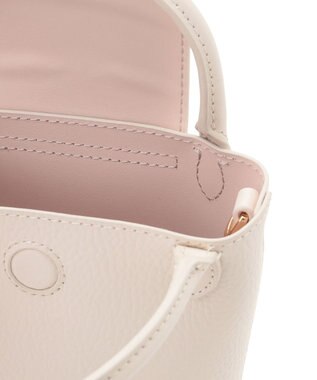 TOCCA 【八木アリサさん着用】PETAL SILHOUETTE LEATHER POCHETTE ポシェット アイボリー系