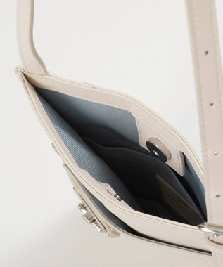 TOPKAPI 【TREASURE TOPKAPI】ベルトデザイン レザー フラット ショルダーバッグ ホワイト