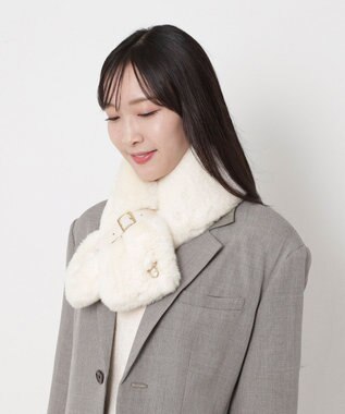 MOONBAT FURLA（フルラ）ベルト差し込みファーティペット アーチロゴ フェイクファー オフホワイト