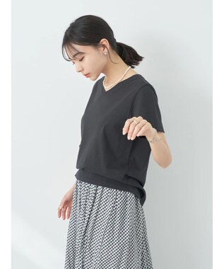 earth music&ecology ＶネックＴシャツ（汗じみ防止） Off White