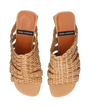 INTER-CHAUSSURES 【ANGEL ALARCON】チャンキーヒールラフィアサンダル ベージュ雑材
