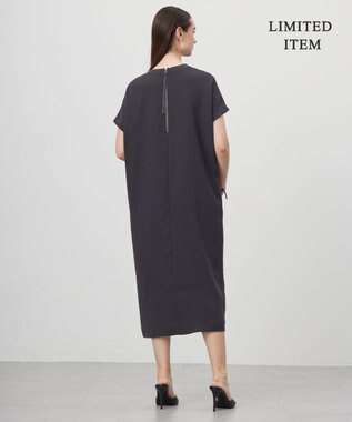 ICB L 【WEB限定・接触冷感・UVケア・速乾・防シワ・洗える】 FluidBackSatin  ワンピース チャコール系［WEB限定］