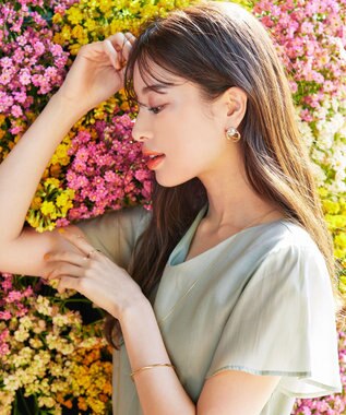 Tiaclasse 捻じりバングル ゴールド