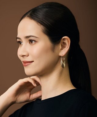 自由区 【SHIHOさん着用・大ぶり】スワール ピアス マットゴールド