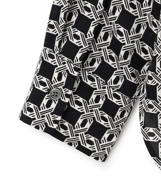 ICB 【洗える】レトロウォールペーパープリント ブラウス オフホワイト×ブラック系