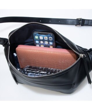 UNBILLION kakatoo ソフト合皮ボディバッグ ブラック