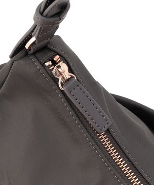 TOCCA IN CREADLE NYLON BAG Ｍ ワンショルダーバッグ ライトグレー系